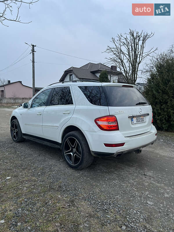 Внедорожник / Кроссовер Mercedes-Benz M-Class 2010 в Ровно