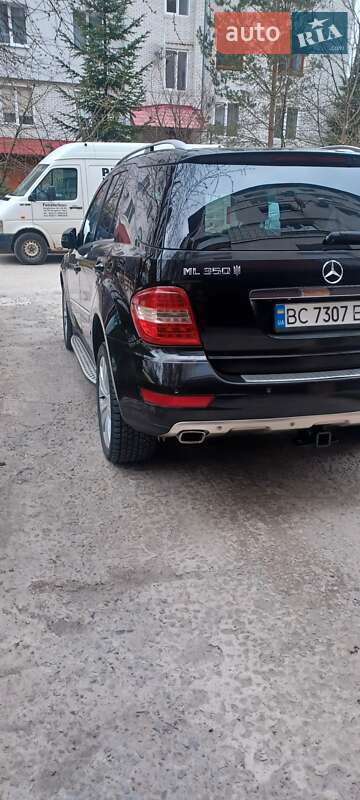 Внедорожник / Кроссовер Mercedes-Benz M-Class 2011 в Львове