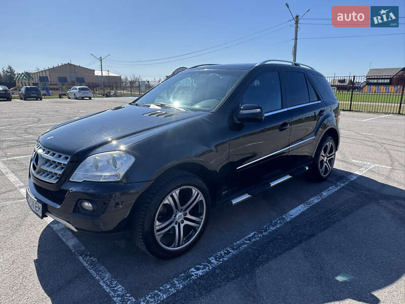 Mercedes-Benz M-Class 2010