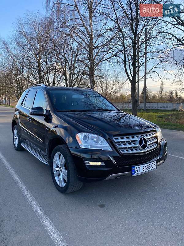 Внедорожник / Кроссовер Mercedes-Benz M-Class 2011 в 