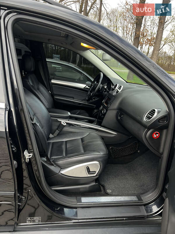 Внедорожник / Кроссовер Mercedes-Benz M-Class 2009 в Новоселице