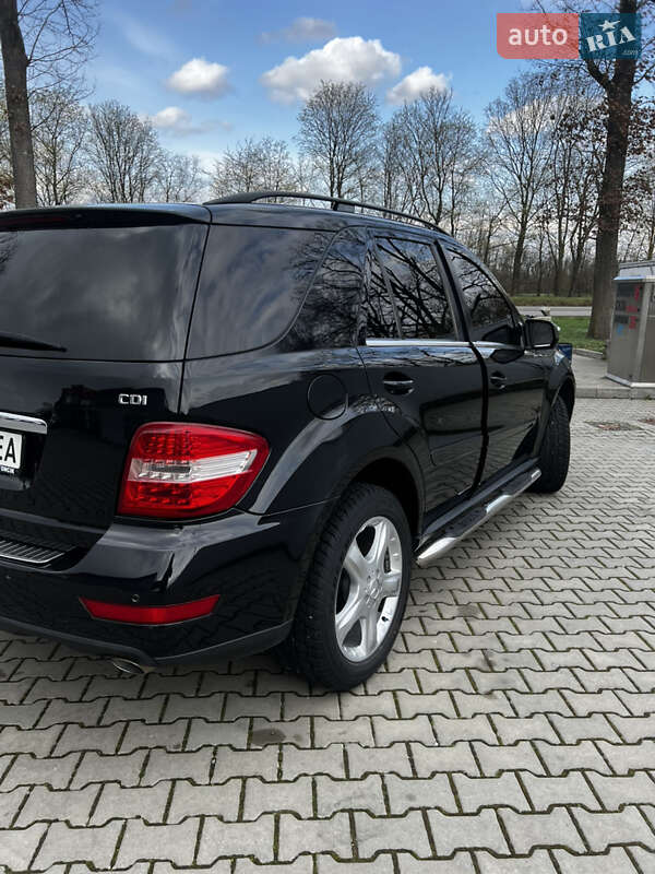 Внедорожник / Кроссовер Mercedes-Benz M-Class 2009 в Новоселице