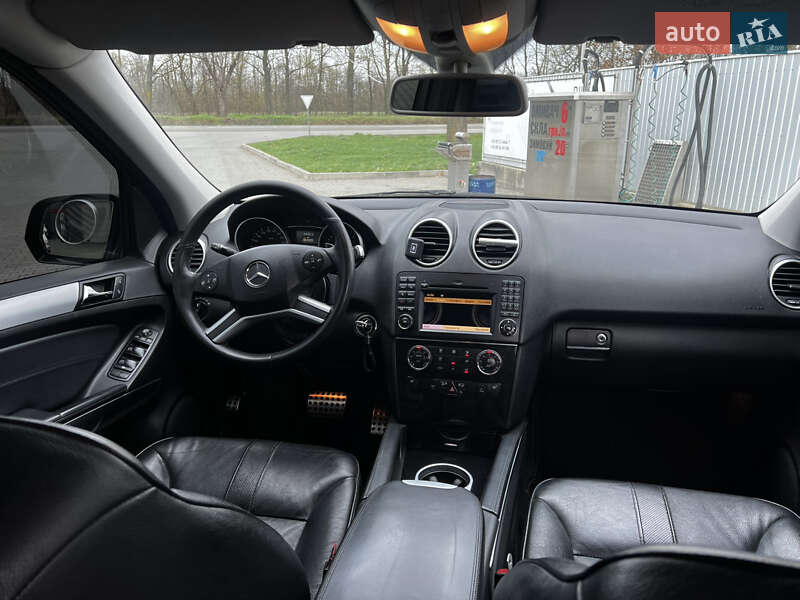 Внедорожник / Кроссовер Mercedes-Benz M-Class 2009 в Новоселице