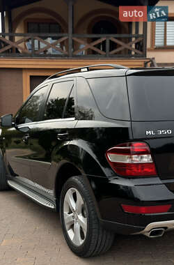 Внедорожник / Кроссовер Mercedes-Benz M-Class 2011 в 