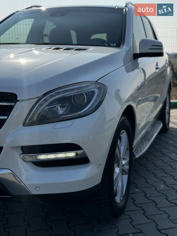 Позашляховик / Кросовер Mercedes-Benz M-Class 2012 в Чернівцях