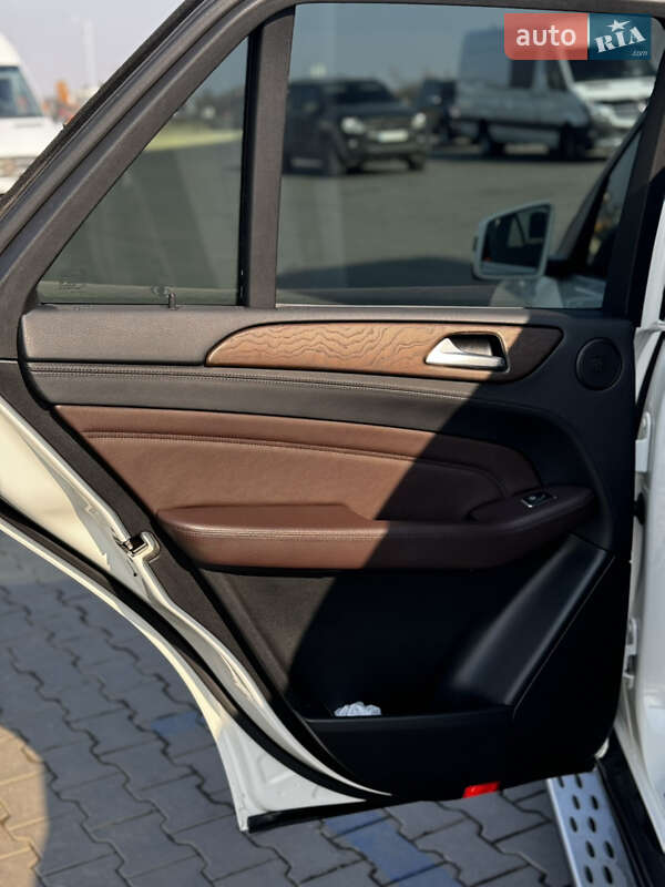 Позашляховик / Кросовер Mercedes-Benz M-Class 2012 в Чернівцях