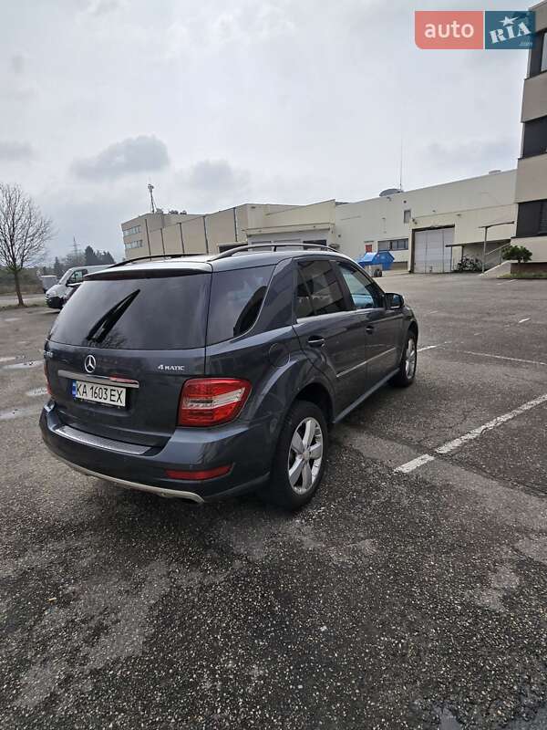 Внедорожник / Кроссовер Mercedes-Benz M-Class 2010 в Киеве