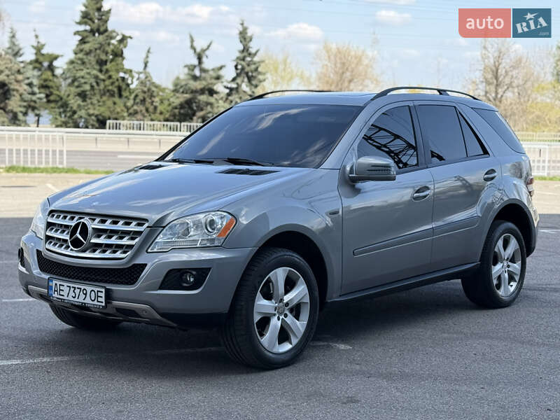 Внедорожник / Кроссовер Mercedes-Benz M-Class 2011 в 