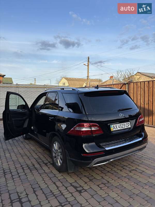 Позашляховик / Кросовер Mercedes-Benz M-Class 2012 в 