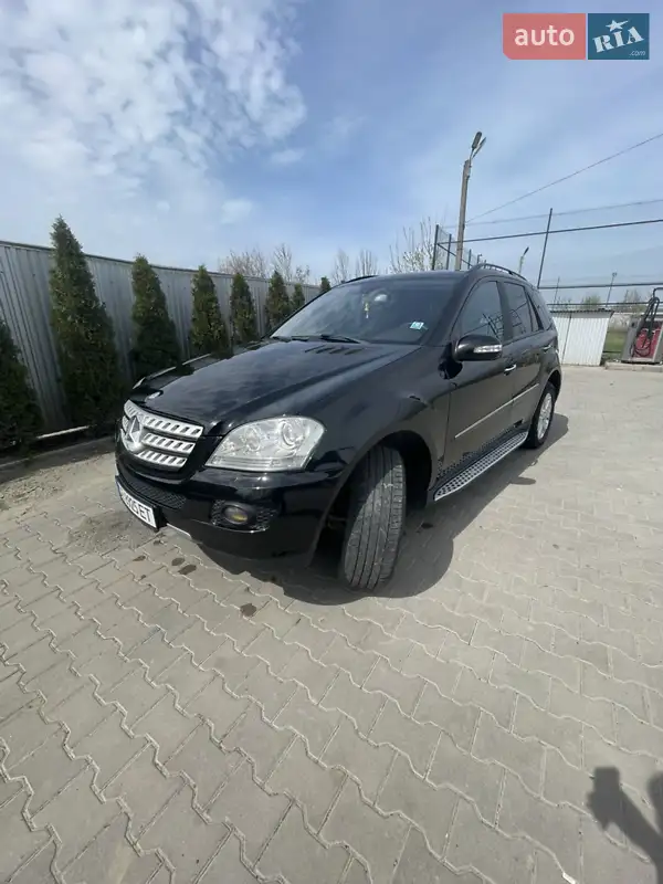 Позашляховик / Кросовер Mercedes-Benz M-Class 2006 в 