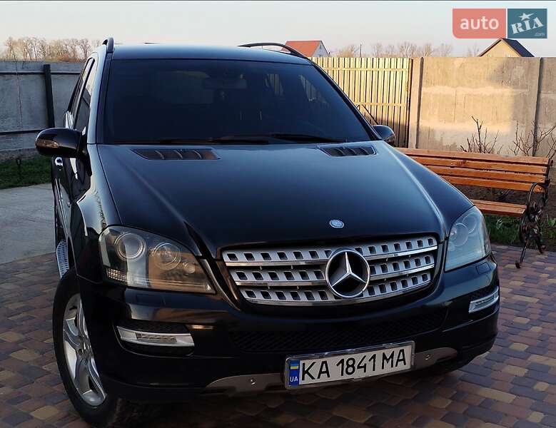 Позашляховик / Кросовер Mercedes-Benz M-Class 2005 в 
