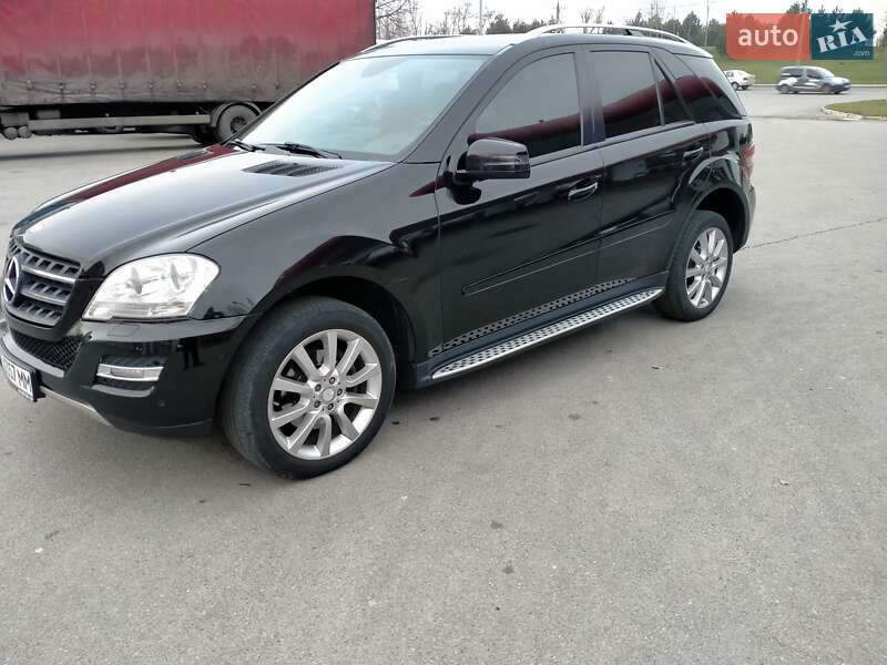Внедорожник / Кроссовер Mercedes-Benz M-Class 2011 в 