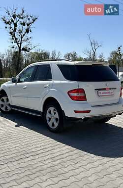 Позашляховик / Кросовер Mercedes-Benz M-Class 2009 в 