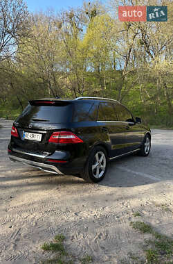 Внедорожник / Кроссовер Mercedes-Benz M-Class 2012 в 