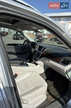 Позашляховик / Кросовер Mercedes-Benz M-Class 2013 в 