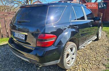 Внедорожник / Кроссовер Mercedes-Benz M-Class 2005 в 
