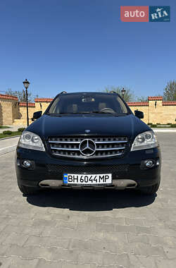 Внедорожник / Кроссовер Mercedes-Benz M-Class 2006 в 