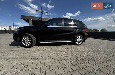 Внедорожник / Кроссовер Mercedes-Benz M-Class 2011 в 
