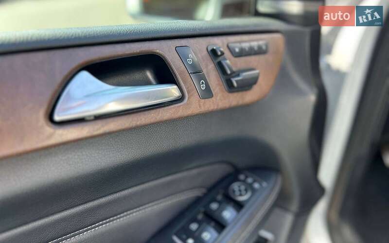 Позашляховик / Кросовер Mercedes-Benz M-Class 2012 в Чернівцях