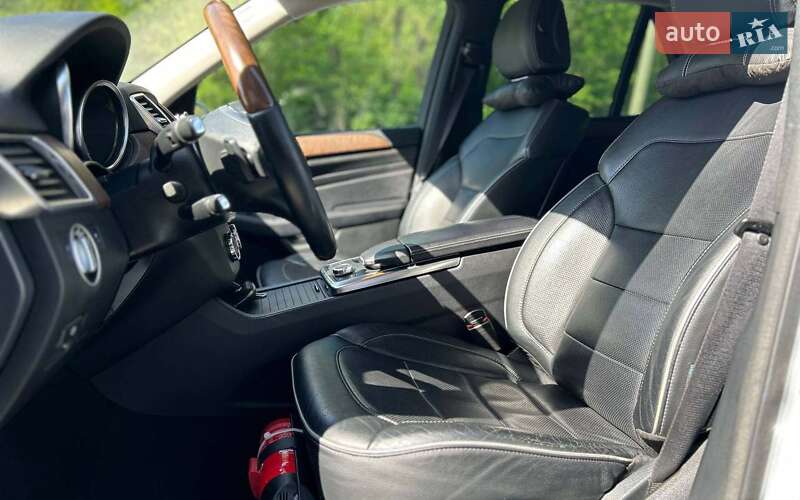 Позашляховик / Кросовер Mercedes-Benz M-Class 2012 в Чернівцях