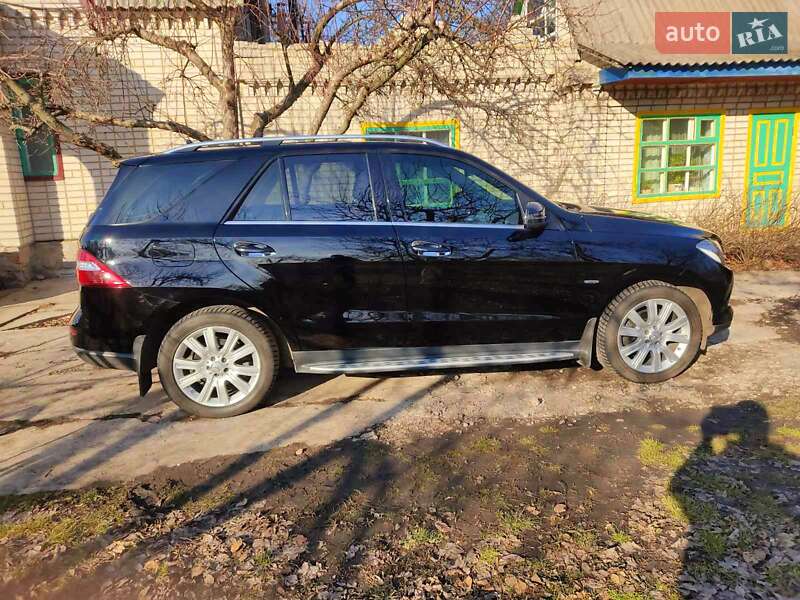 Внедорожник / Кроссовер Mercedes-Benz M-Class 2011 в Сахновщине