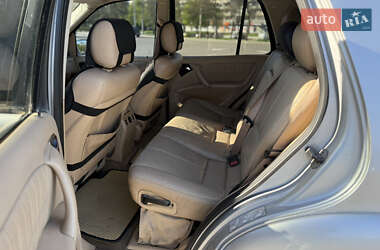 Позашляховик / Кросовер Mercedes-Benz M-Class 2002 в 