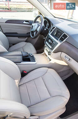 Позашляховик / Кросовер Mercedes-Benz M-Class 2013 в 
