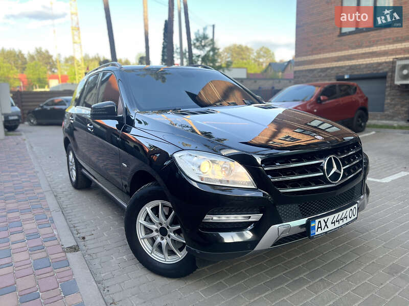 Внедорожник / Кроссовер Mercedes-Benz M-Class 2012 в Киеве
