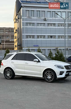 Внедорожник / Кроссовер Mercedes-Benz M-Class 2013 в 