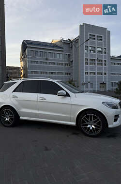 Внедорожник / Кроссовер Mercedes-Benz M-Class 2013 в 