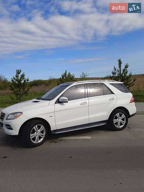 Позашляховик / Кросовер Mercedes-Benz M-Class 2011 в Рівному