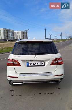 Внедорожник / Кроссовер Mercedes-Benz M-Class 2011 в 