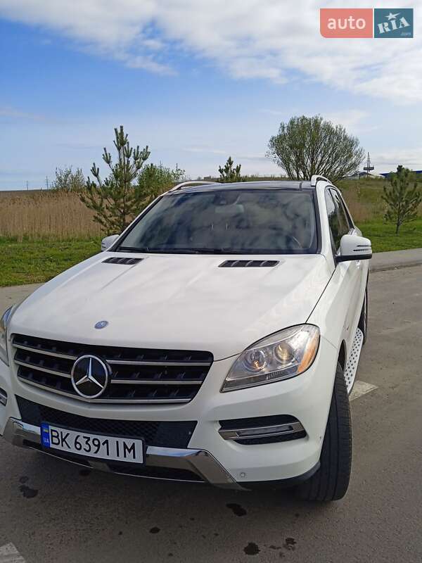 Позашляховик / Кросовер Mercedes-Benz M-Class 2011 в Рівному