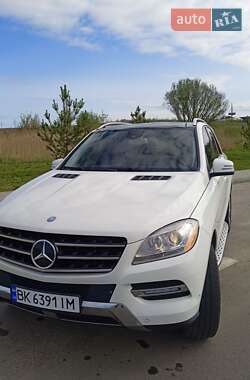 Внедорожник / Кроссовер Mercedes-Benz M-Class 2011 в 