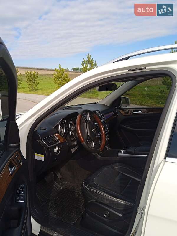 Позашляховик / Кросовер Mercedes-Benz M-Class 2011 в Рівному