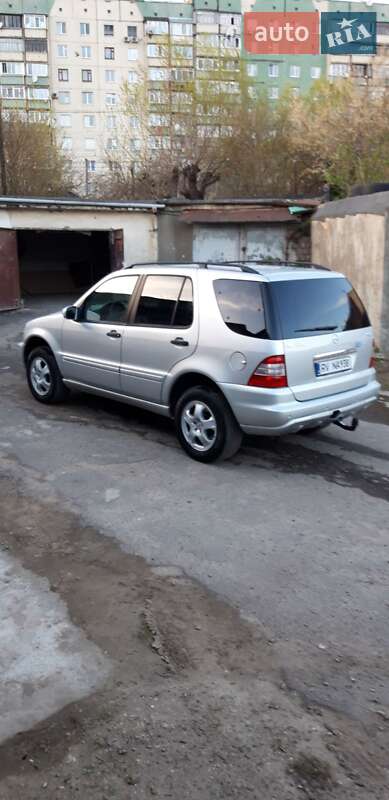 Внедорожник / Кроссовер Mercedes-Benz M-Class 2004 в Черновцах