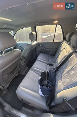 Внедорожник / Кроссовер Mercedes-Benz M-Class 2005 в 