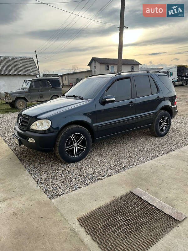Mercedes-Benz M-Class 2005