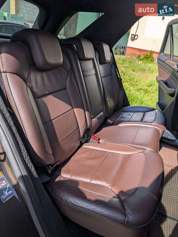 Позашляховик / Кросовер Mercedes-Benz M-Class 2013 в Сваляві