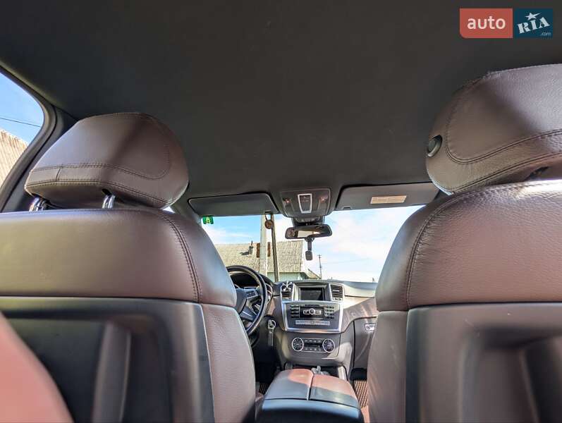 Позашляховик / Кросовер Mercedes-Benz M-Class 2013 в Сваляві