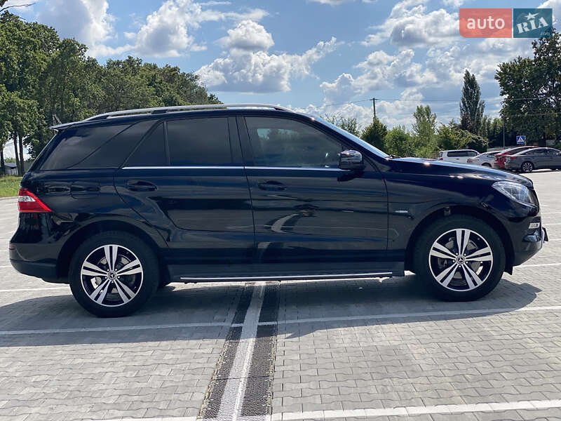 Позашляховик / Кросовер Mercedes-Benz M-Class 2011 в Львові