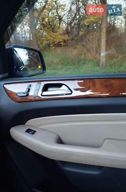 Внедорожник / Кроссовер Mercedes-Benz M-Class 2015 в 
