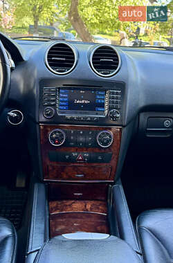 Позашляховик / Кросовер Mercedes-Benz M-Class 2007 в 