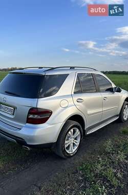 Внедорожник / Кроссовер Mercedes-Benz M-Class 2005 в 