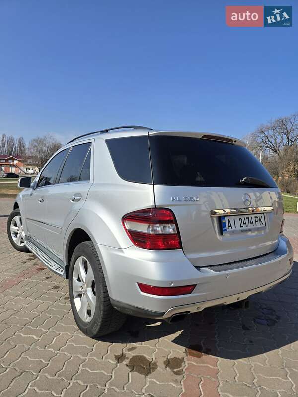 Позашляховик / Кросовер Mercedes-Benz M-Class 2010 в Обухові
