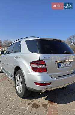 Позашляховик / Кросовер Mercedes-Benz M-Class 2010 в 