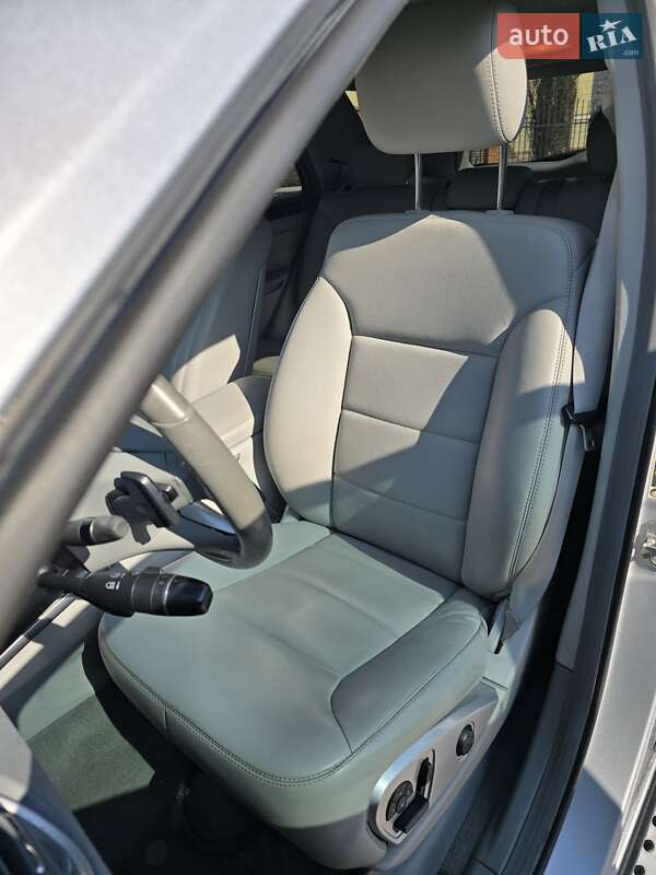 Позашляховик / Кросовер Mercedes-Benz M-Class 2010 в Обухові