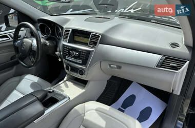 Позашляховик / Кросовер Mercedes-Benz M-Class 2012 в 
