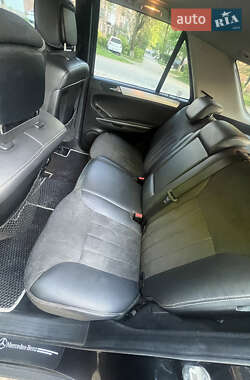 Позашляховик / Кросовер Mercedes-Benz M-Class 2006 в 