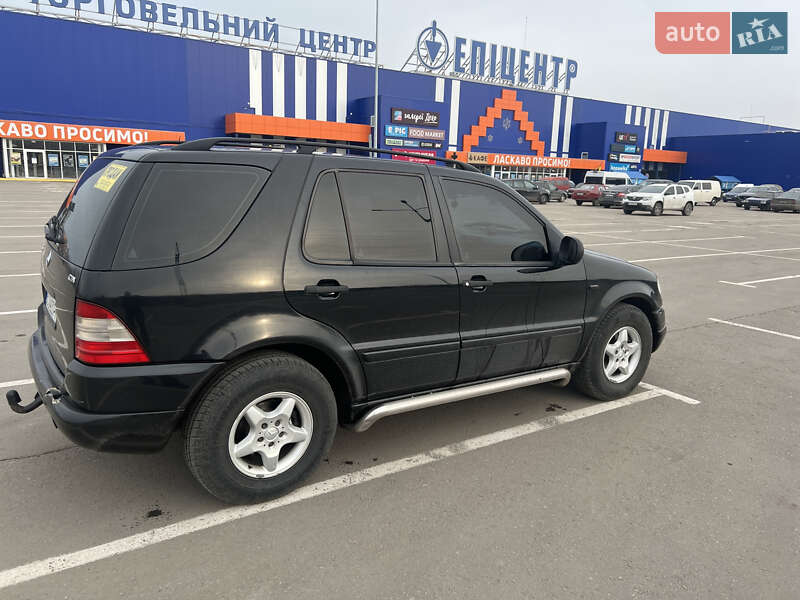 Внедорожник / Кроссовер Mercedes-Benz M-Class 2001 в Запорожье